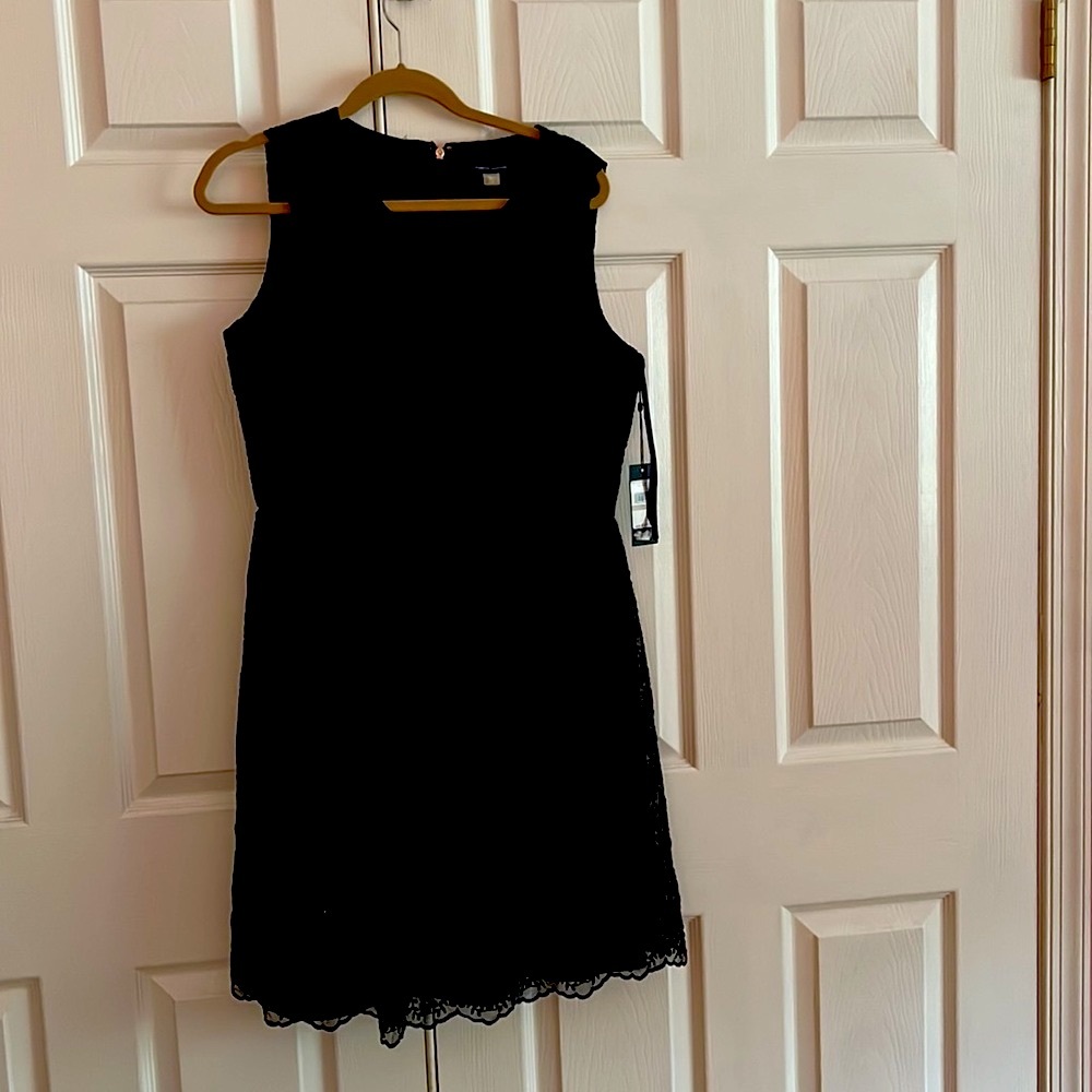 Tommy Hilfilger New With Tags Fully lined scalloped lace dress